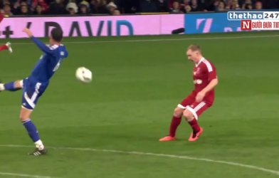VIDEO: Cú chạm bóng đẳng cấp của Paul Scholes ở trận giao hữu các huyền thoại