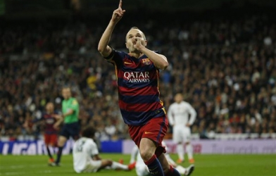 VIDEO: Những pha bóng đẳng cấp giúp Iniesta được CĐV Real vỗ tay khen ngợi