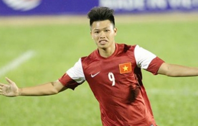 Tiền đạo Văn Thành ghi điểm với HLV Miura