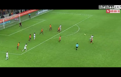 VIDEO: Samuel Eto'o đánh gót kiến tạo không tưởng ở Thổ Nhĩ Kỳ