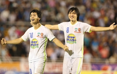 VIDEO: Màn trình diễn ấn tượng của Công Phượng trước U21 Việt Nam