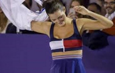 VIDEO: Trận đánh tennis nóng bỏng giữa Nadal và người đẹp