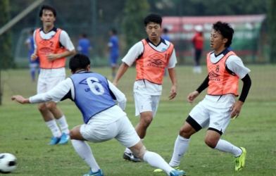 CLB Nhật phô diễn sức mạnh trước trận gặp U23 Việt Nam