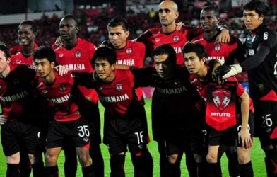 Muangthong Utd công bố ‘quân xanh’ tại Việt Nam