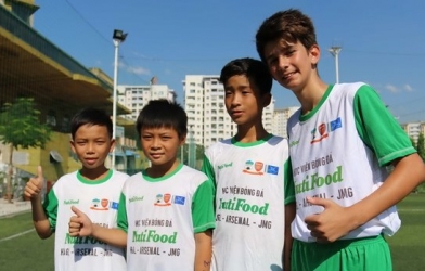 VIDEO: Xem giò sao nhí Úc trúng tuyển Học viện NutiFood khóa 1