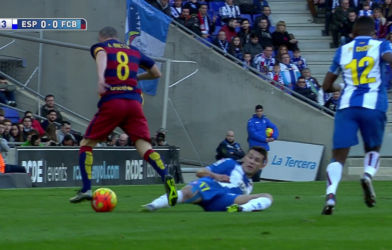 VIDEO: Xem Iniesta đi bóng 'ma thuật' trước các cầu thủ Espanyol