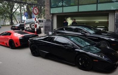 Danh tính vị đại gia khoe xe bạc tỷ tại Hà Nội