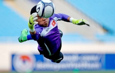 VIDEO: Nguyên Mạnh và những pha cứu thua được mệnh danh 'De Gea Việt Nam'