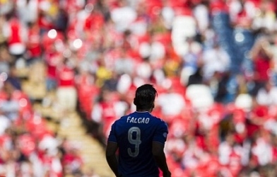 Cầu thủ từng khoác áo MU và Chelsea trở về Pháp tập luyện