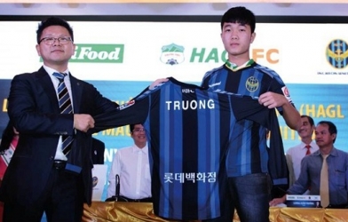 Xuân Trường đối đầu Torres và van Persie tại K-League?