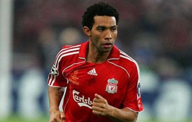 Cựu sao Liverpool cập bến đội bóng Singapore