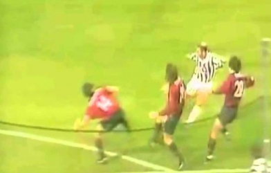 VIDEO: Cú đảo bóng biến 3 cầu thủ đối phương thành gã hề của Zidane