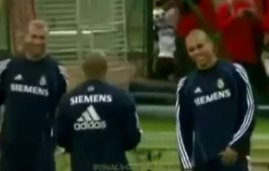 VIDEO: Ronaldo béo, Zidane và Carlos làm xiếc với bóng trên sân tập