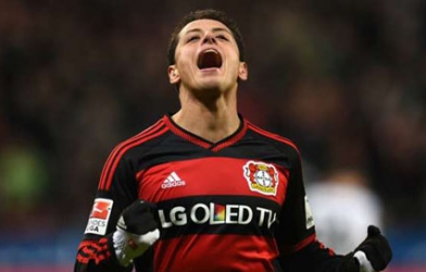 Leverkusen tổn thất nặng, Chicharito chấn thương