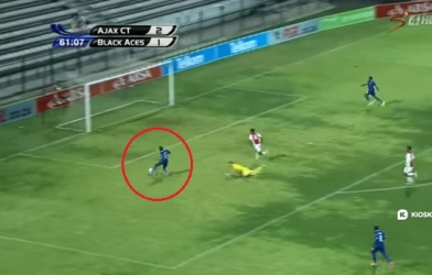 VIDEO: Thêm 1 cầu thủ tái hiện pha bỏ lỡ kinh điển của Torres