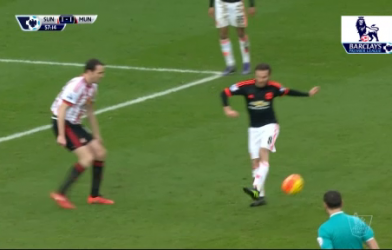 VIDEO: Pha lườm rau gắp thịt hài hước của Mata trước Sunderland