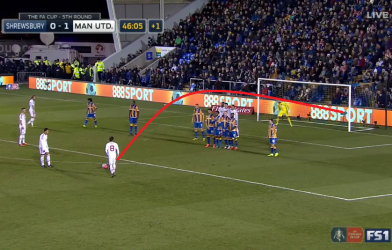 VIDEO: Kiệt tác sút phạt khiến thủ môn đứng nhìn của Juan Mata