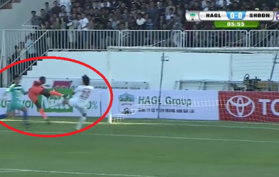 VIDEO: Cú đạp kinh hoàng của cầu thủ Đà Nẵng vào ngực hậu vệ HAGL