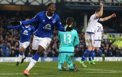 VIDEO: Siêu phẩm solo qua 4 cầu thủ Chelsea của tiền đạo Lukaku