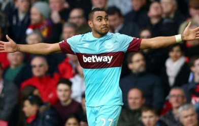 Sao West Ham ngỡ ngàng trước bàn thắng của chính mình trong trận gặp MU