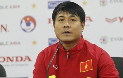 HLV Hữu Thắng nói về việc Văn Quyết bị loại