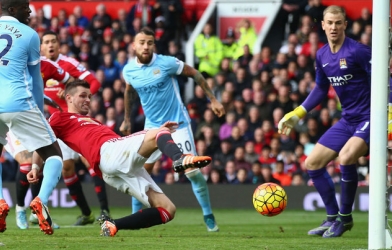 Man City vs MU, 23h00 20/3: Derby im tiếng súng