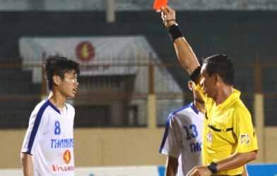 VCK U19 QG: Khi thẻ đỏ xuất hiện tại giải trẻ