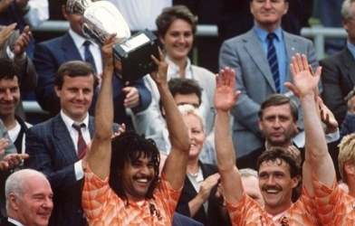 Trước thềm Euro 2016: Nhìn lại Tây Đức 1988, kỳ Euro của cơn lốc màu da cam