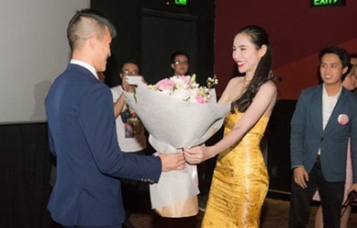 Hậu trường 23/3: CV9 tranh thủ gặp vợ, Công Phượng tập ‘bắn’