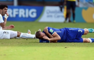 Suarez: ‘Có cắn người thôi mà bị phạt nặng hơn cả hút ma túy’