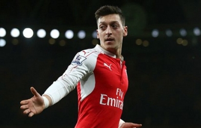 Barca tính đổi ba ngôi sao lấy Mesut Ozil