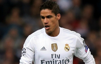 Raphael Varane trên đường gia nhập Man Utd
