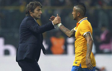 Arturo Vidal úp mở khả năng theo Conte về Chelsea