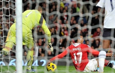 VIDEO: Bàn thắng gây tranh cãi bậc nhất trong lịch sử đối đầu MU - Tottenham