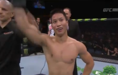 Video võ thuật: Võ sỹ gốc Việt thắng knock out ở trận ra mắt UFC