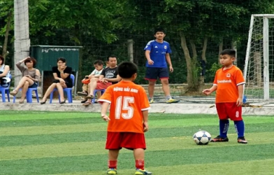 'Messi nhí' Phù Đổng: Niềm đam mê cháy bỏng cùng trái bóng