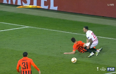 VIDEO: Quả penalty gây tranh cãi của Sevilla ở bán kết Europa League