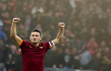 Roma có quyết định bất ngờ về tương lai của Totti