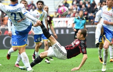 Video bàn thắng: AC Milan 3-3 Frosinone (Vòng 36 - Serie A)