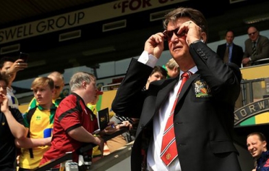 Van Gaal nguyện làm fan Arsenal vì mục tiêu top 4 của MU