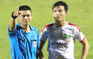 HLV Lê Thụy Hải lên tiếng về chuyện treo còi trọng tài Hà Anh Chiến