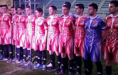 CLB Tây Ban Nha ra mắt mẫu áo đấu gây sốc