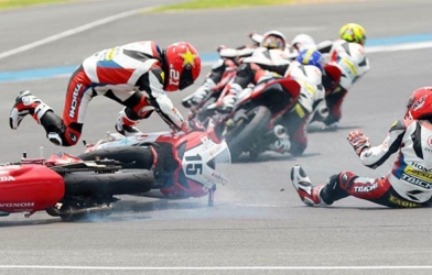 Duy Thông gặp sự cố đáng tiếc ở chặng đua Thái Lan