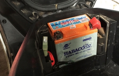 Nhận biết ắc quy xe máy bị yếu như thế nào?