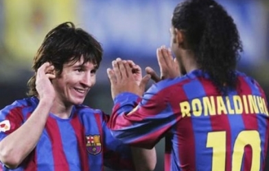 VIDEO: Sao nhí Barca tái hiện màn phối hợp kinh điển Ronaldinho - Messi