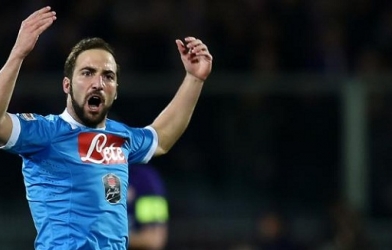 PSG ra giá 'cực sốc' cho Gonzalo Higuain