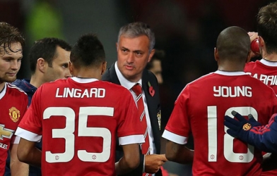 Chia tay 4 cầu thủ, Mourinho lập tức đưa về ‘Eto'o mới’