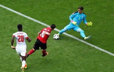 VIDEO: Pha bỏ lỡ cơ hội đáng tiếc của cầu thủ Albania