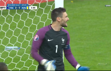 VIDEO: Lloris phản xạ tuyệt vời cứu thua cho tuyển Pháp