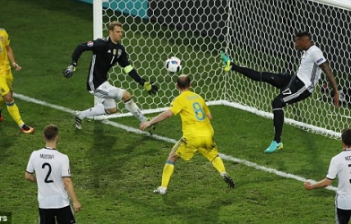 VIDEO: Boateng cứu thua cho tuyển Đức ngay trên vạch vôi